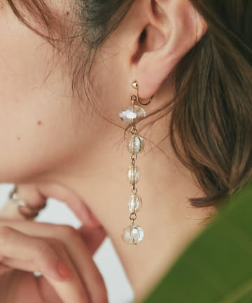 【清涼感ある輝き】クリアラインイヤリング