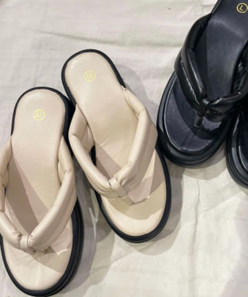 NICE CLAUP / OLIVE des OLIVE OUTLET(ナイスクラップ  / オリーブ デ オリーブ アウトレット) フェイクレザートングサンダル