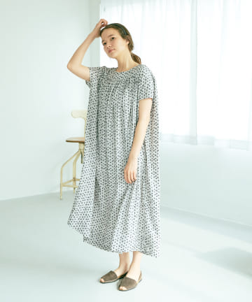 小花刺繍ワンピース