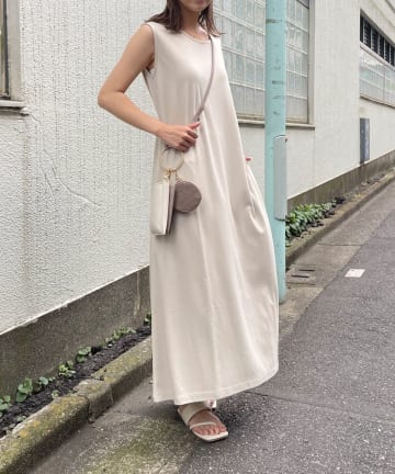 リラックスノースリーブワンピース