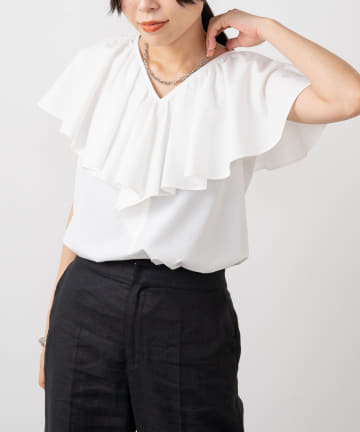 フリルブラウス