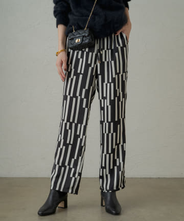 変形ストライプ柄パンツ
