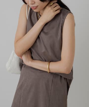 フェイクスウェードノースリブラウス