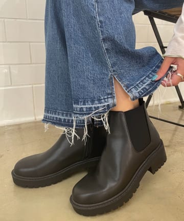 サイドゴアショートブーツ