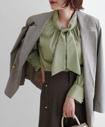 natural couture(ナチュラルクチュール) WEB限定カラー有り/袖口パールノット結びボータイブラウス