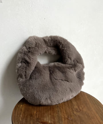 prose verse(プロズヴェール) ハーフムーンファーバッグ