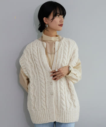 ハンドケーブルニットベスト