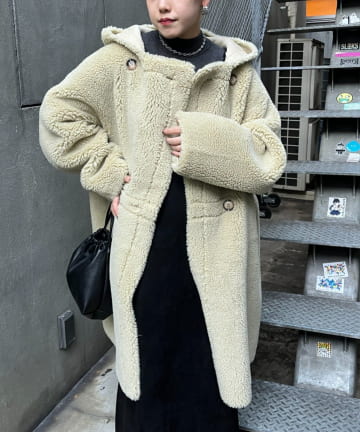 リバーシブルフェイクボアコート