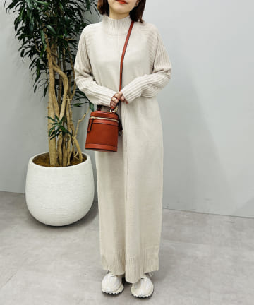 【すっきりシルエット】バルキーアクリル編地切替ワンピース