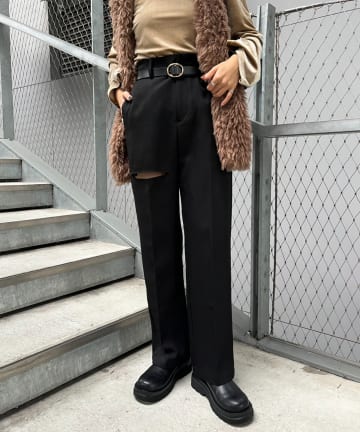 美脚カットアウトスラックスパンツ