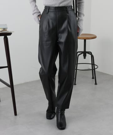 エコレザーテーパードパンツ
