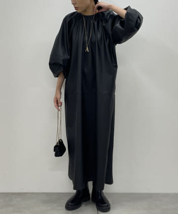 フェイクレザーギャザーワンピース