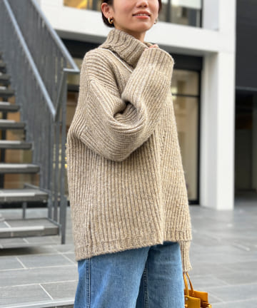 Chez toi(シェトワ) BACKスリットタートルネックプルオーバー