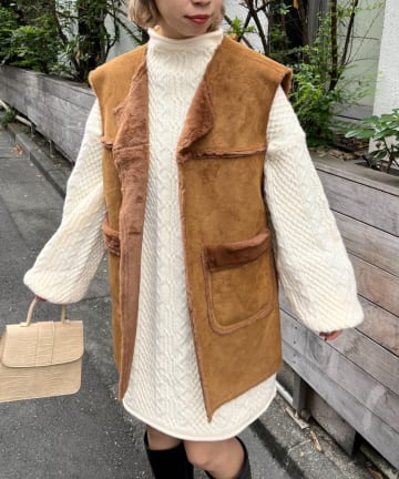 リバーシブルフェイクムートンベスト/ボアベスト