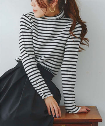 Chez toi(シェトワ) 袖口ボタンリブタートルニット