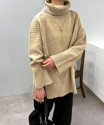 【冬に大活躍の暖かい】バックリブチュニックニット