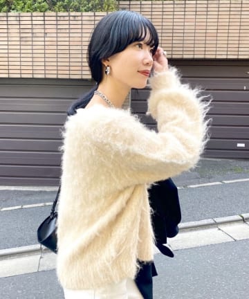 Vネックシャギーニットプルオーバー