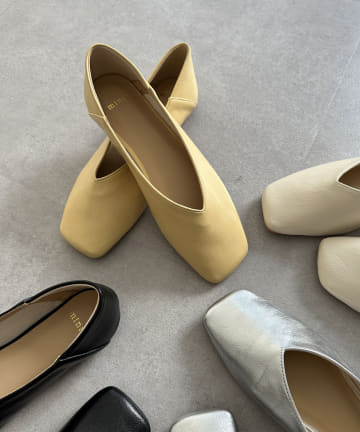 Vカットパンプス