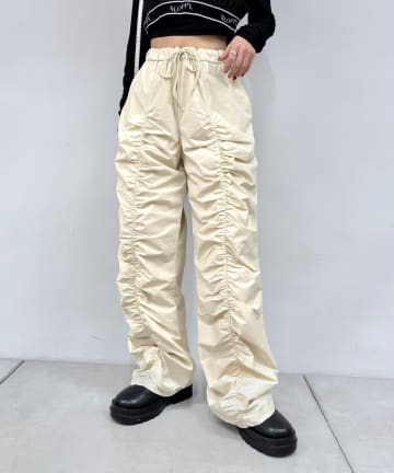 WHO’S WHO gallery(フーズフーギャラリー) ギャザーデザインパンツ