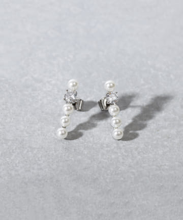 パールラインピアス