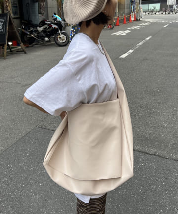 Kastane(カスタネ) 【WHIMSIC】VEGAN LEATHER NEWS PAPER BAG