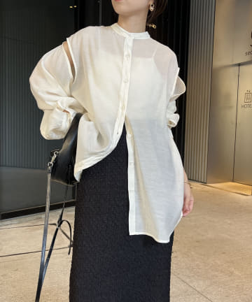 CAPRICIEUX LE'MAGE(カプリシュレマージュ) スリット開きシアーシャツ