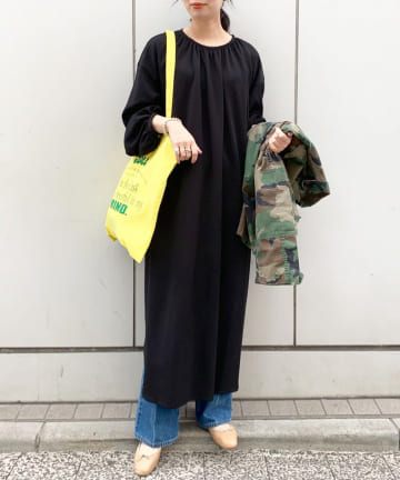 背中開きギャザーロングドレス