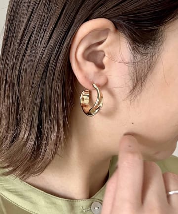 CAPRICIEUX LE'MAGE(カプリシュレマージュ) 〈GOLDY/ゴールディ〉ツイストフープピアス
