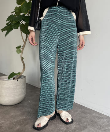 Thevon.(ゼヴォン) アソート柄プリーツパンツ