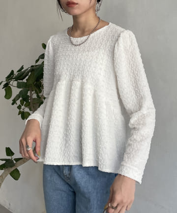 Thevon.(ゼヴォン) 膨れジャガードペプラムブラウス