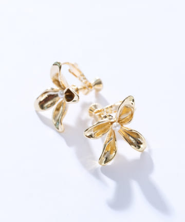 変形フラワーパールイヤリング