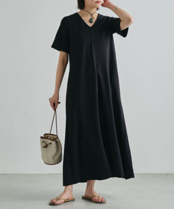 Vネックカットワンピース【オンラインストア限定商品】