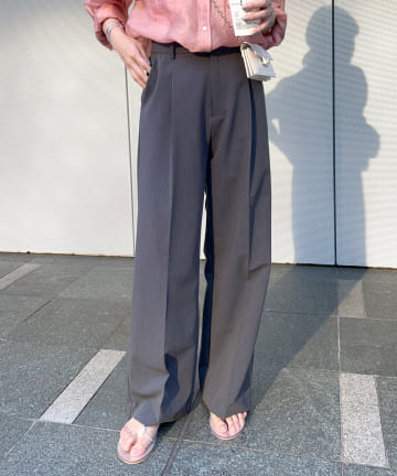 カーブウエストタックパンツ