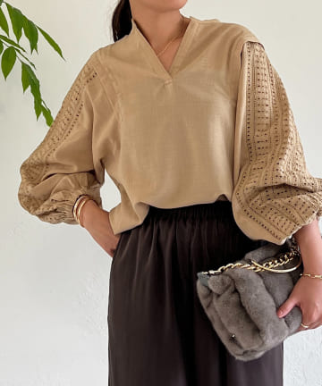 un dix cors(アンディコール) 袖刺繍ブラウス