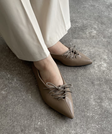レースアップポインテッドパンプス
