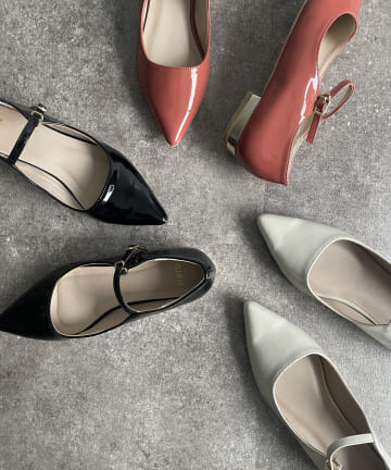 Thevon.(ゼヴォン) エナメルストラップパンプス