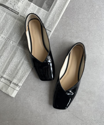 Vカットパンプス