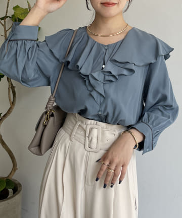 Thevon.(ゼヴォン) フリルカラー袖口パイピングブラウス