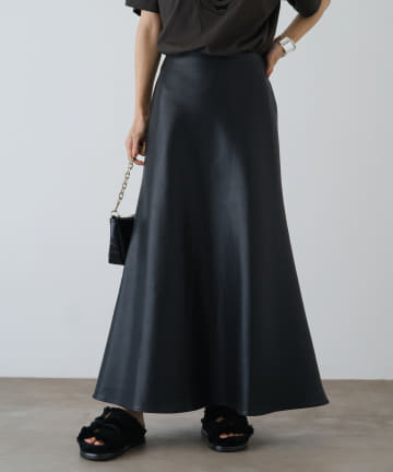 フェイクレザーフレアスカート