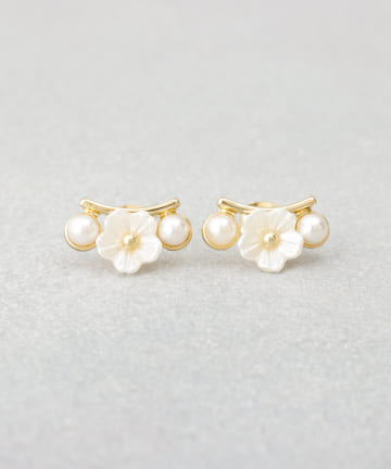 パールお花ピアス