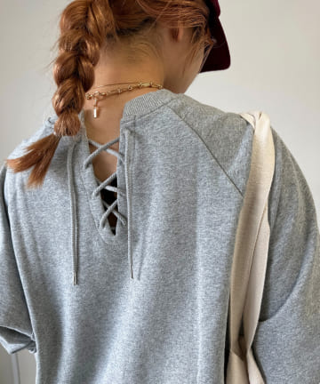 un dix cors(アンディコール) レースアップ裏毛プルオーバー