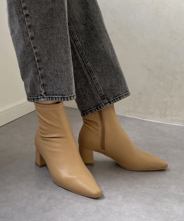 Thevon.(ゼヴォン) ポインテッドストレッチショートブーツ