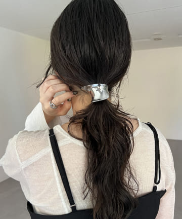 CAPRICIEUX LE'MAGE(カプリシュレマージュ) 〈GOLDY/ゴールディ〉アシメワイドヘアカフ