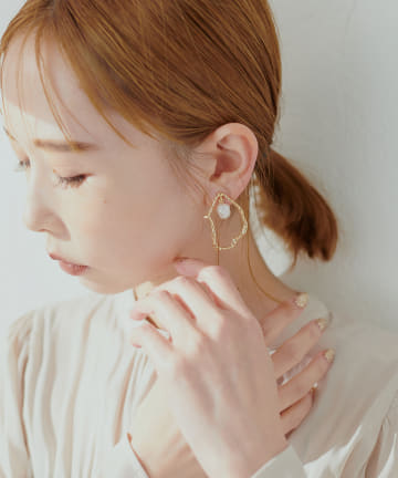 natural couture(ナチュラルクチュール) ニュアンスサークルパールイヤリング