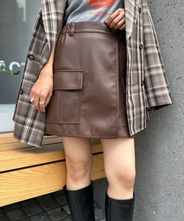 フェイクレザーカーゴミニスカパン