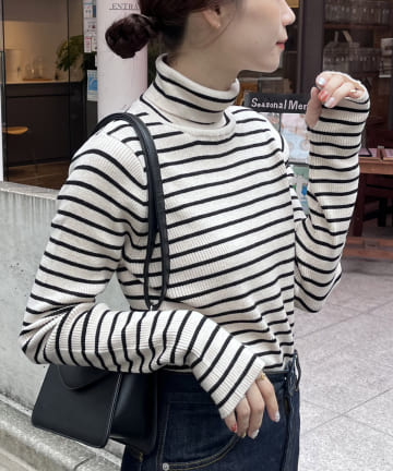 【WEB限定】フィンガーホールリブタートルニット