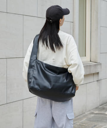 【UNISEX】ソフトフェイクレザービッグショルダー