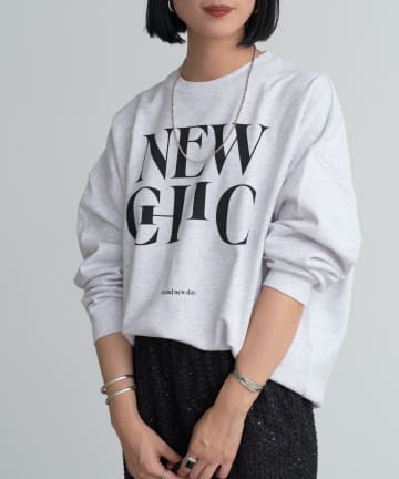NEW CHICスウェット