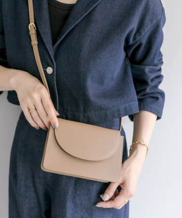 OUTLET(アウトレット) 【ear PAPILLONNER】《牛革》ミニフラップポシェット