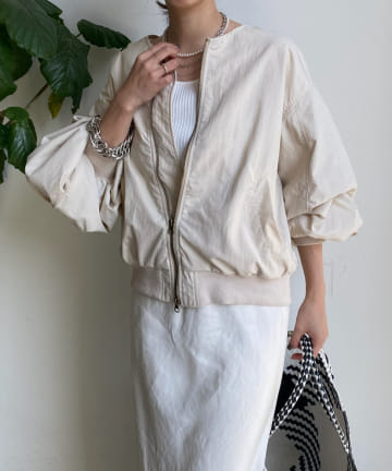 【WEB限定】ノーカラーボリュームスリーブブルゾン